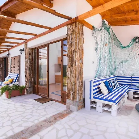 Blue Breeze Aparthotel